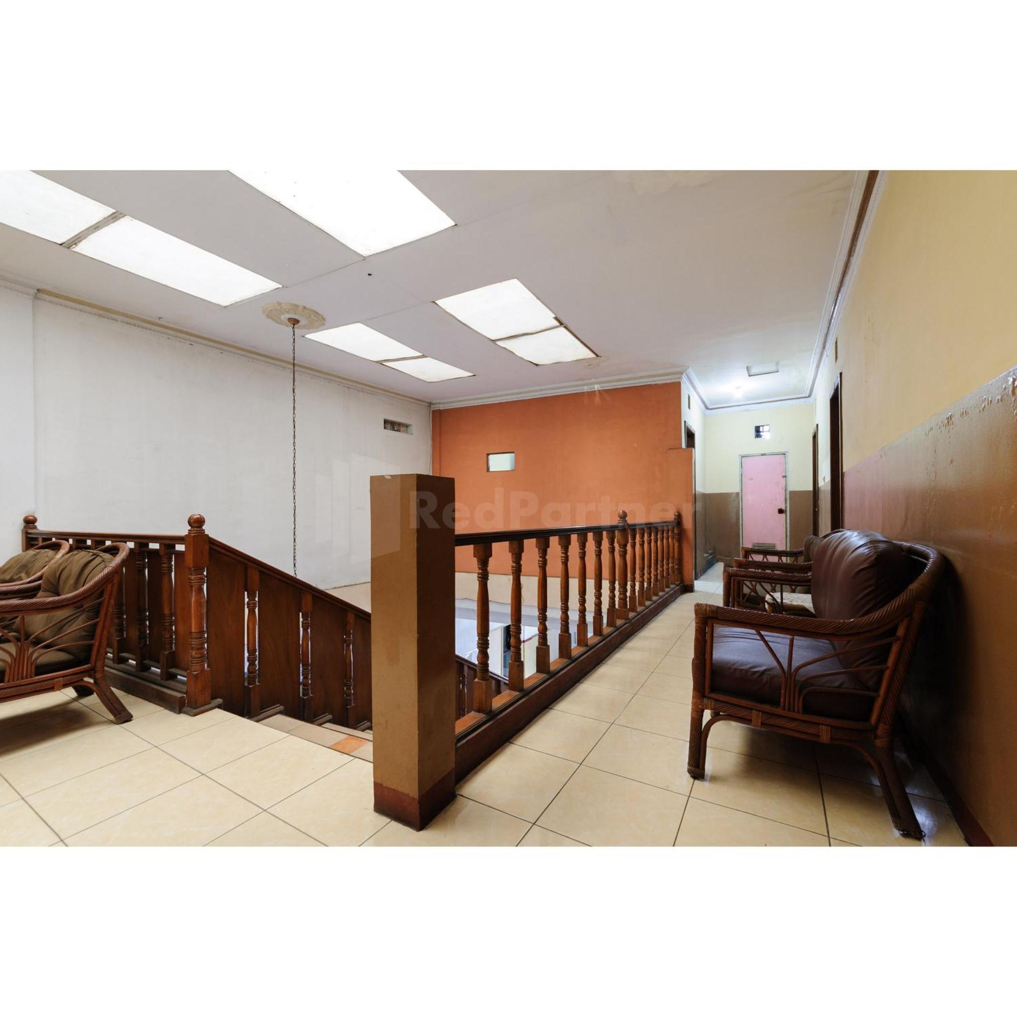 Hotel Al Hakim Syariah Redpartner Бекаси Екстериор снимка